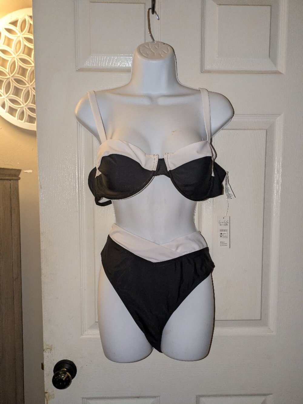 New bathing suit top size extra large bottom size Lodge new with tags